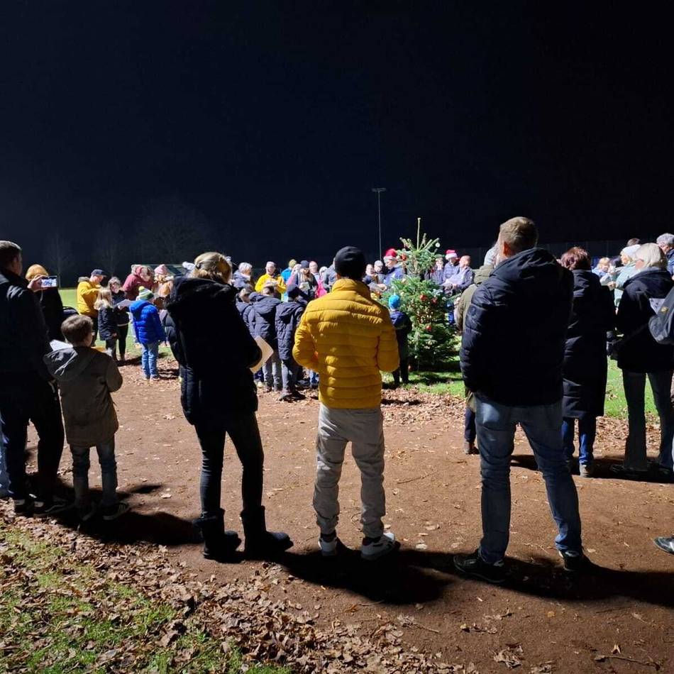 Mehr als 100 Teilnehmer in Rheinberg: Erstes Weihnachtssingen auf der Anlage des SV Millingen