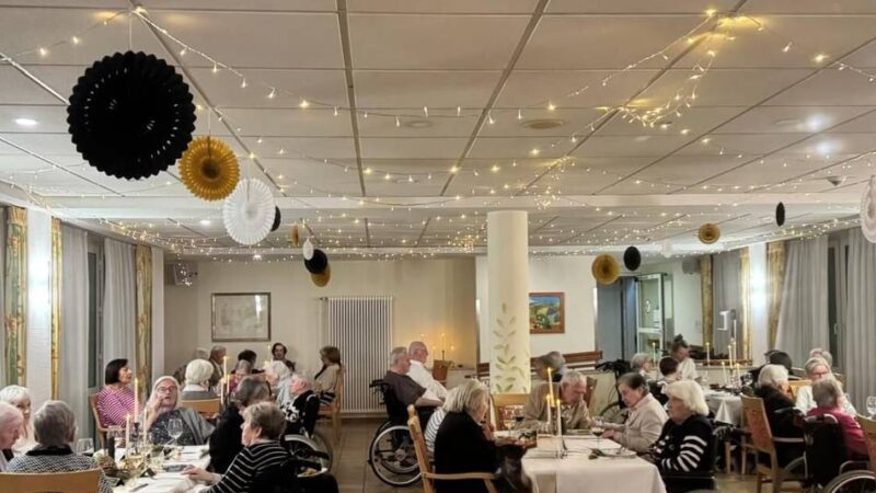 „Dass ich das noch erleben durfte“: Gala-Dinner erfreut Bewohner in Meerbuscher Seniorenheim