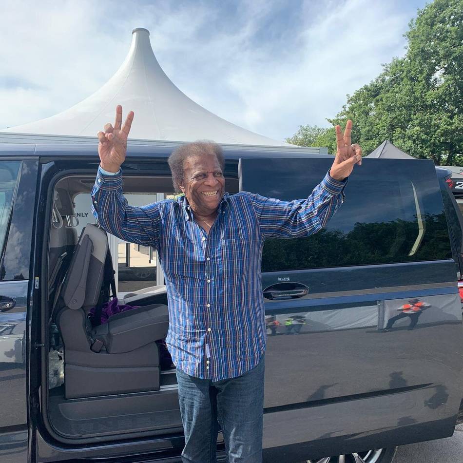 Mein kompliziertes Interview mit dem Schlagerstar: „Bist du Profi? Was sind das für Fragen?“ – Interview-Lehrstunde mit Roberto Blanco