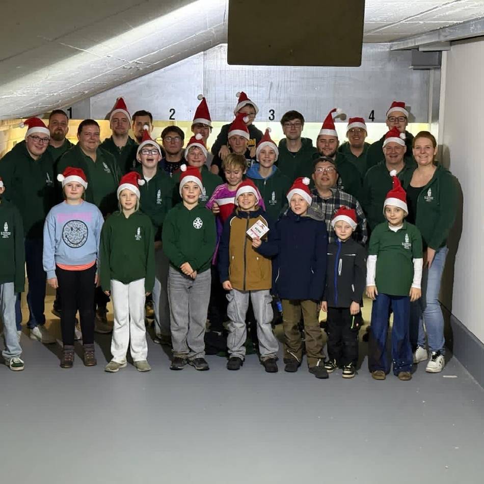 Aus den Vereinen: Neue Vereinskleidung für Issums Schützen