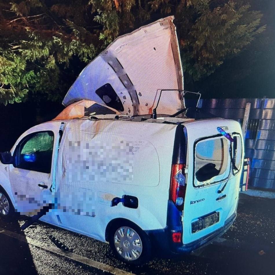 Sachbeschädigung in Mönchengladbach: Lauter Knall – und dann qualmte ein Auto