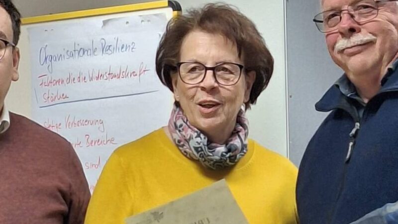 Politische Arbeit in Hückeswagen: FaB ernennt Ralf Thiel zum Ehrenmitglied