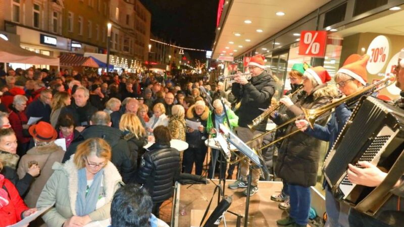 Traditioneller Termin in Leverkusen: Weihnachtssingen mit Gina – diesmal für den guten Zweck