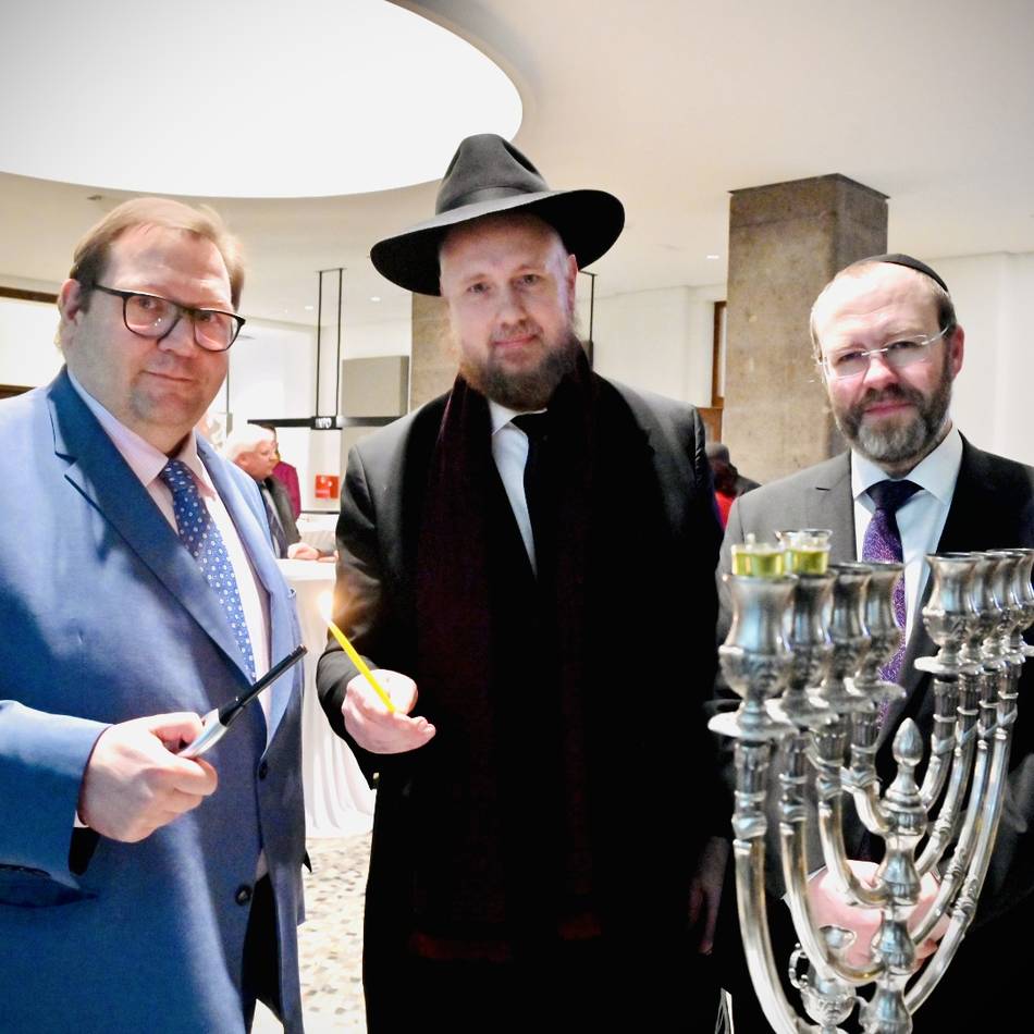 Jüdische Feier in Krefeld: Bewegende Worte zum Chanukka-Fest im Rathaus