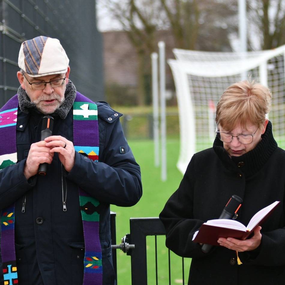 Zeremonie am Sonntag: Pfarrer segnen die neue Sportanlage des TuS Borth ein