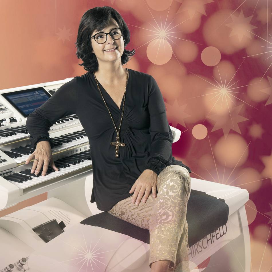 Claudia Hirschfeld im Hückeswagener Kultur-Haus Zach: Weihnachtliches auf der Wersi-Orgel