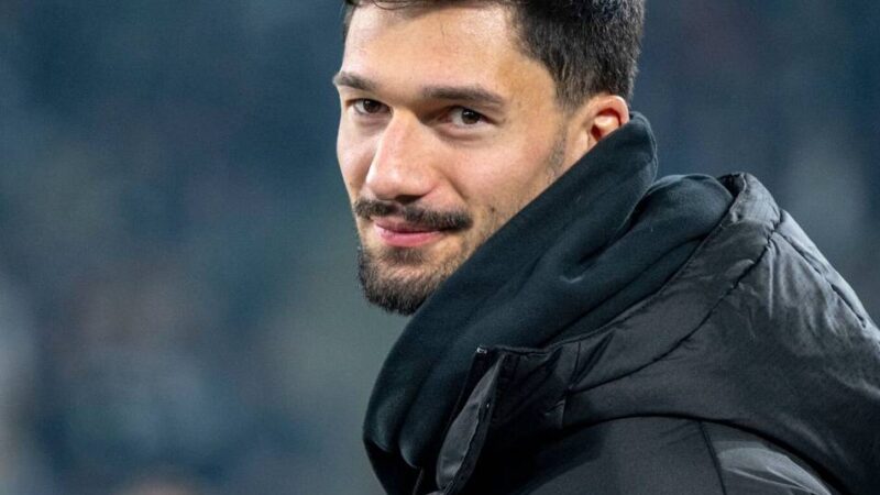 Gladbach-Stürmer bei Darts-WM: Kleindienst gibt im Ally Pally ein Verletzungs-Update