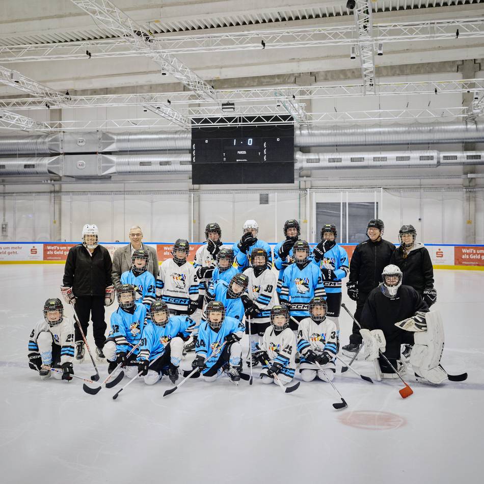Sportliche Angebote in Düsseldorf: Hier können sich Kids beim Eishockey ausprobieren