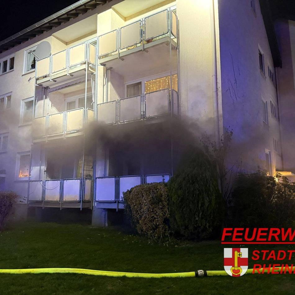 Einsatz am Weihnachtsabend in Rheinberg: Feuerwehr löscht Zimmerbrand in der Reichelsiedlung