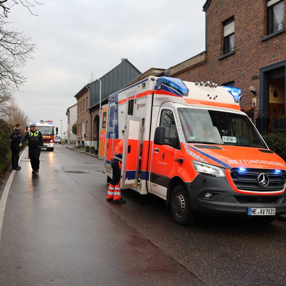Einsatz am Morgen in Jüchen: Rettungshubschrauber kreiste über Dürselen