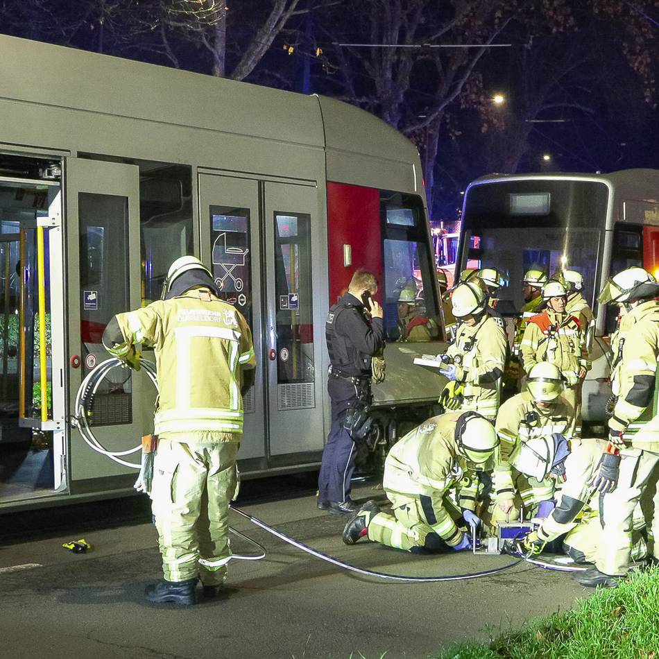 Unfall in Düsseldorf: Nächtlicher Einsatz in Benrath – Mann gerät unter Straßenbahn