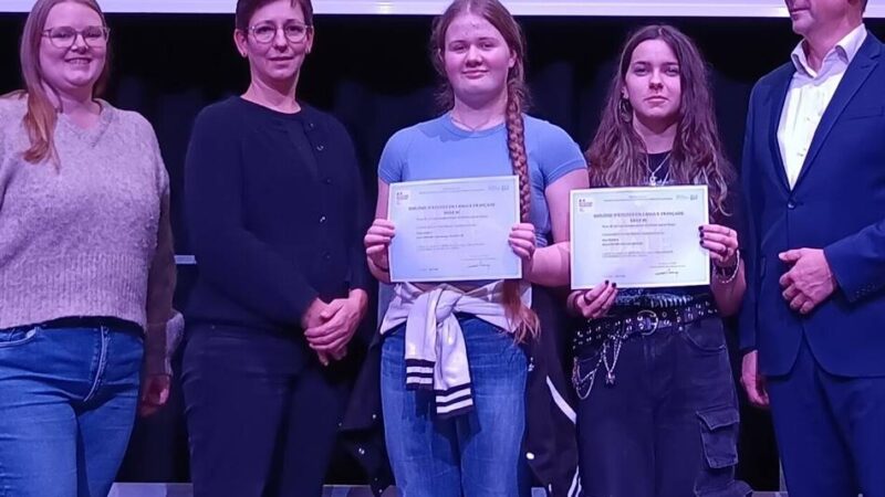 Schüler bekommen Französisch-Zertifikat: Klever Konrad-Adenauer-Gymnasium ist Pilotschule für Sprachprojekt