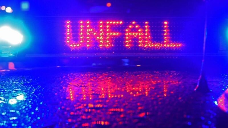 Frau bei Vollbremsung leicht verletzt: Polizei sucht Autofahrer wegen gefährlichem Überholmanöver