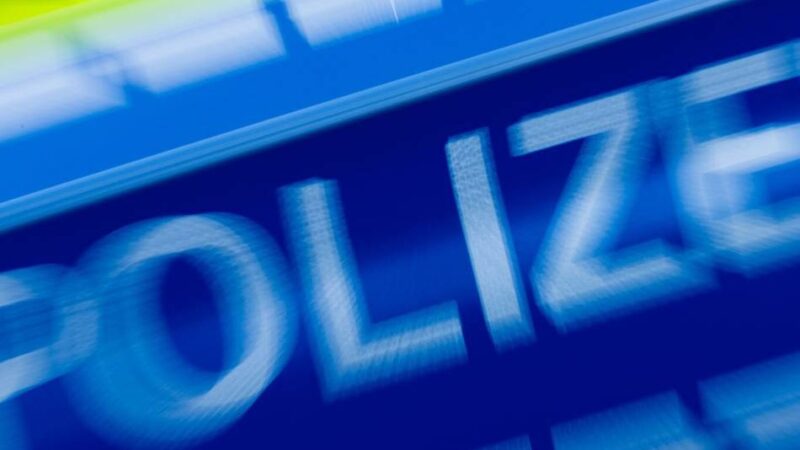 21-jähriger Angestellter blieb unverletzt: Überfall auf die Jet-Tankstelle in Alpen