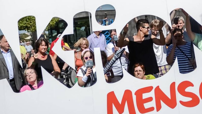 Großer Gewinn geht in Rheinisch-Bergischen Kreis: 75-Jährige räumt bei Aktion Mensch ab