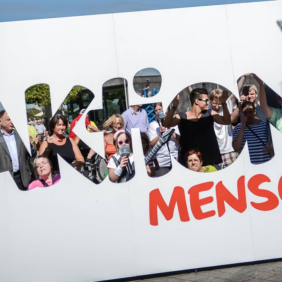 Großer Gewinn geht in Rheinisch-Bergischen Kreis: 75-Jährige räumt bei Aktion Mensch ab