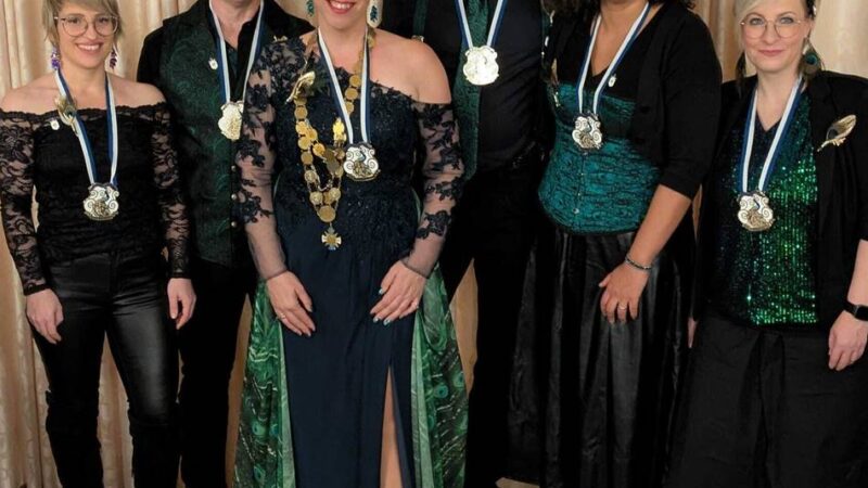 Karneval in Erkelenz: Fürstin Marion führt die Karnevalsfreunde der Brückstraße