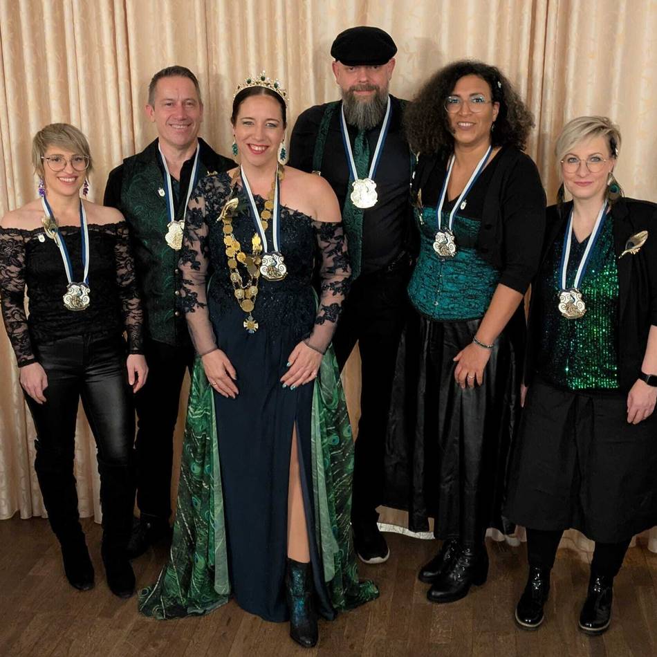 Karneval in Erkelenz: Fürstin Marion führt die Karnevalsfreunde der Brückstraße