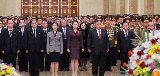 Kim Jong Uns Tochter besucht Mausoleum ihrer Ahnen