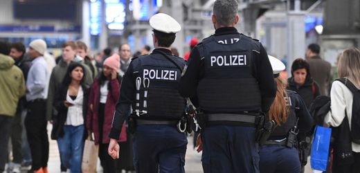 Deutsche Bahn: Fahrgast mit vermeintlich blutverschmierter Machete im ICE nach Köln – Polizeieinsatz