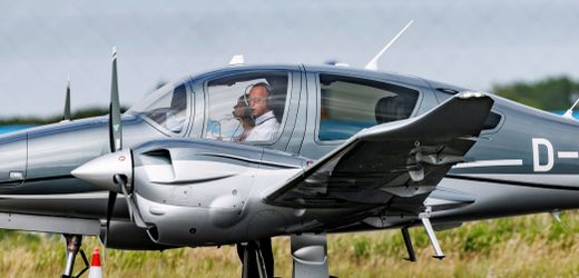 Arnsberg: Klimaaktivisten wollten offenbar Flugzeug von Friedrich Merz beschädigen