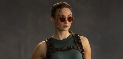 Sophie Turner ist die neue Lara Croft – und zeigt sich in voller Montur