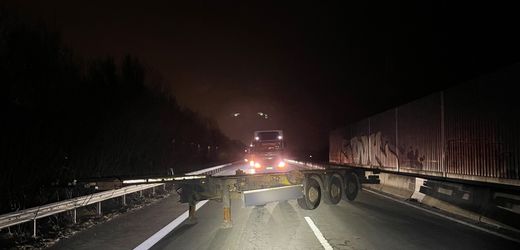 Autobahn 281 bei Bremen: Unbekannte stellen Sattelauflieger quer auf Autobahn