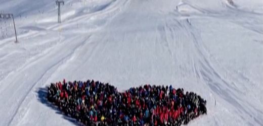 Crans-Montana hat der Opfer der Feuer-Katastrophe gedacht: Trauer auf der Skipiste