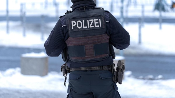 Vandalismus: Unbekannte zerkratzen acht Autos in Velbert