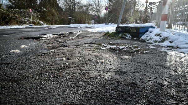 Katastrophen-Parkplatz an Velberter Bahnhof: Bahn stellt Besserung in Aussicht