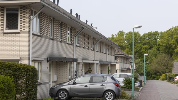 Parkplätze statt Grün in Velberter Vorgärten: So will die Stadt vorgehen