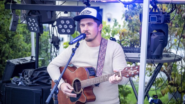 Viel Livemusik in Velberter Restaurant: Jetzt singt ein „The Voice“-Geheimfavorit