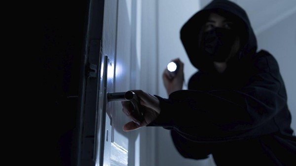 Unbekannte Täter durchsuchen Büroräume in Velbert – Polizei ermittelt