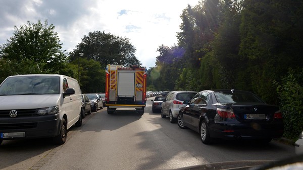 Feuerwehr Velbert und KOD testen Rettungswege: Falschparker gefährden Leben
