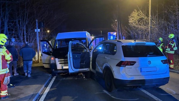 Lange Staus in Heiligenhaus: Unfall an Ratinger Straße
