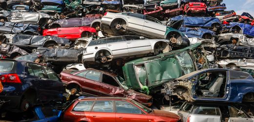 Trier: Frau zerstört Auto zum Geburtstag – Polizei greift ein