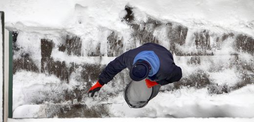Salz, Splitt, Asche oder Sand: Welches Streumittel ist das beste? Ein Verbraucherschützer klärt auf