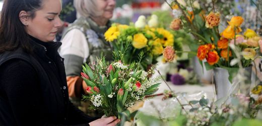 Blumen: Frauen kaufen sich ihren Strauß häufiger selbst