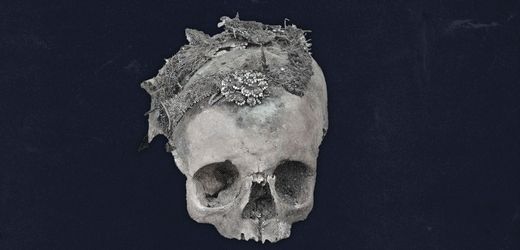 Archäologische Grabungen in Deutschland: Skelette mit Kopfschmuck zeugen von Totenhochzeiten