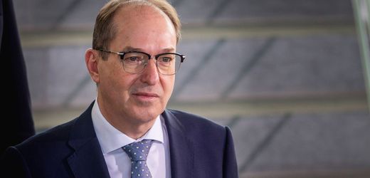 Bundesinnenminister Alexander Dobrindt kündigt Gegenschläge bei Cyberangriffen an