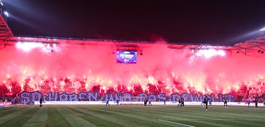 1. FC Magdeburg: Dutzende Polizisten bei Zweitliga-Fußballspiel verletzt