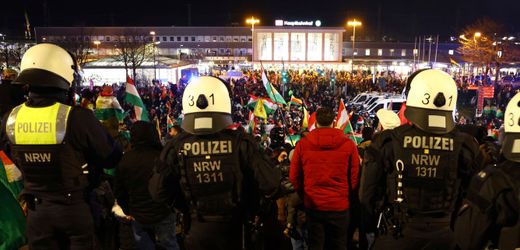 Syrien und Demonstrationen: Ausschreitungen bei pro-kurdischen Kundgebungen in Deutschland