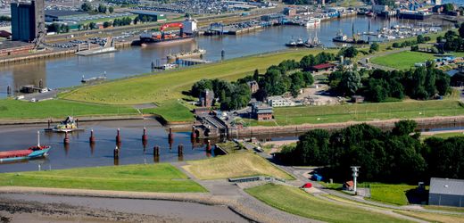 Emden: Mann attackiert Sicherheitsmann in Stadtverwaltung