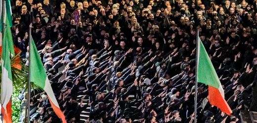 Italien: Hunderte zeigen faschistischen Gruß bei Versammlung in Rom