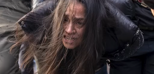 USA: ICE-Beamte in Minneapolis zerren Frau aus Auto: »Ich habe nur versucht zum Arzt zu gehen«