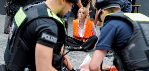 Polizei Berlin: Lehrbuch zeigt, wie man effizient Schmerzen zufügt