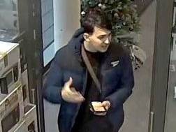 Foto-Fahndnug in Nieukerk: Trickbetrüger verwickeln Mitarbeiter in ein Gespräch und stehlen Bargeld