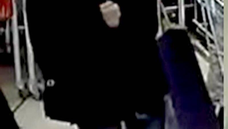 Drogeriemarkt in Kleve: „Toniebox“-Figuren für fast 1000 Euro gestohlen – Polizei veröffentlicht Fahndungsfotos