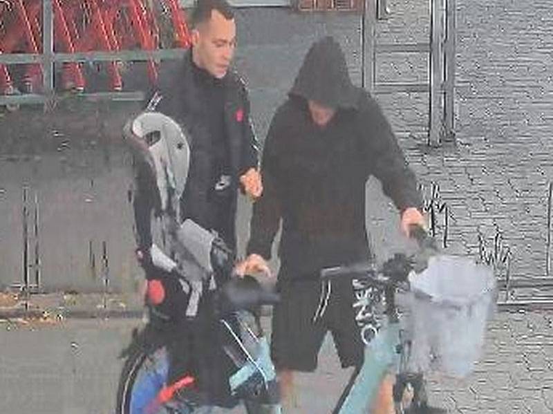 Bei Rewe in Geldern: Dreiste Diebe tragen E-Bike mit Kindersitz vom Parkplatz