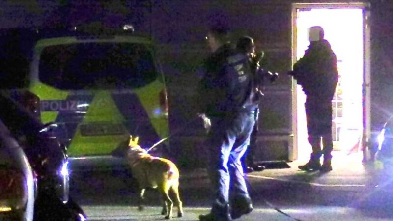 Spurensuche mit Hund und Hubschrauber: Überfall auf Lebensmittelmarkt in Schwalmtal